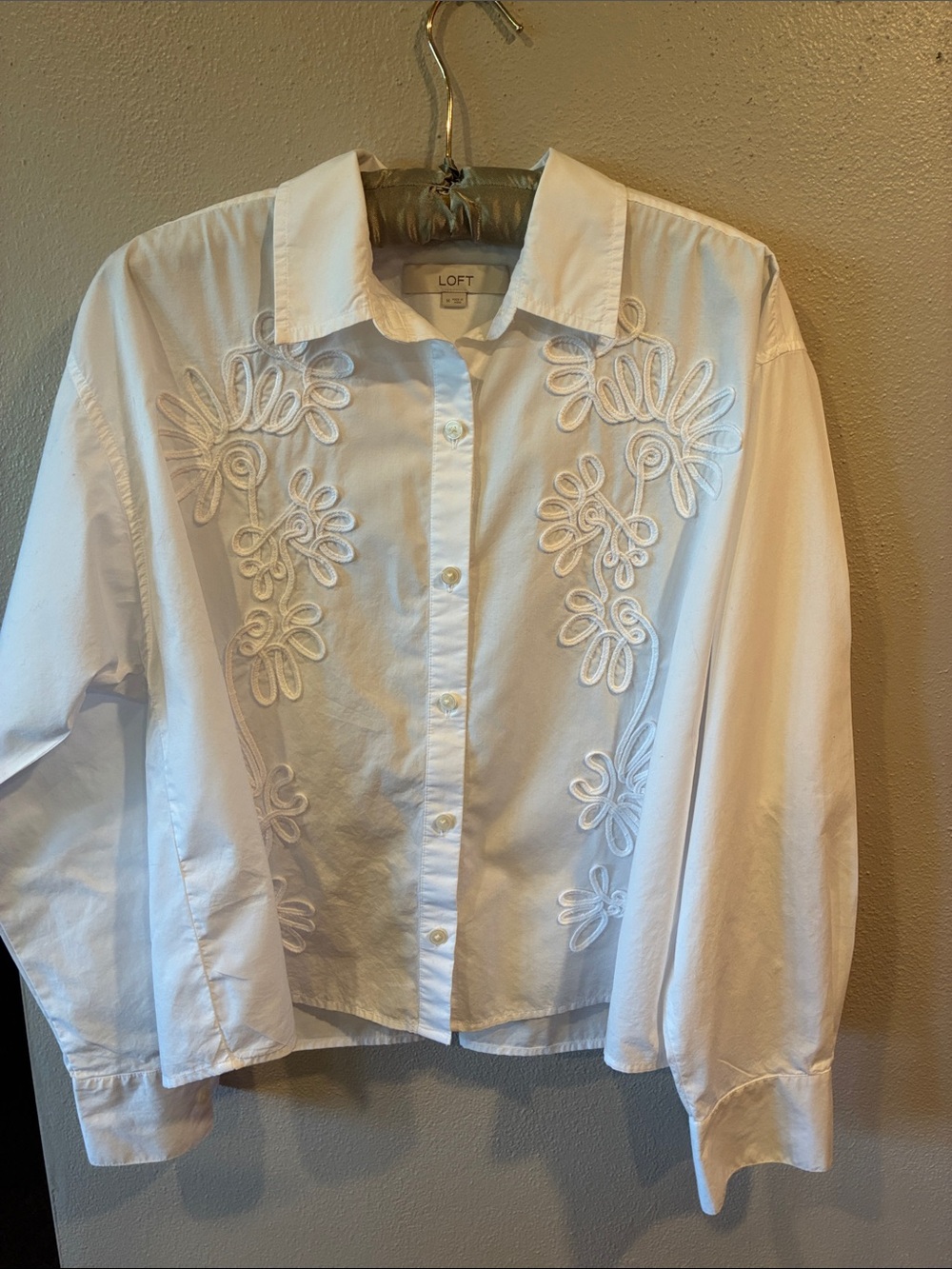 LOFT White Floral Appliqué Button-Front Shirt
